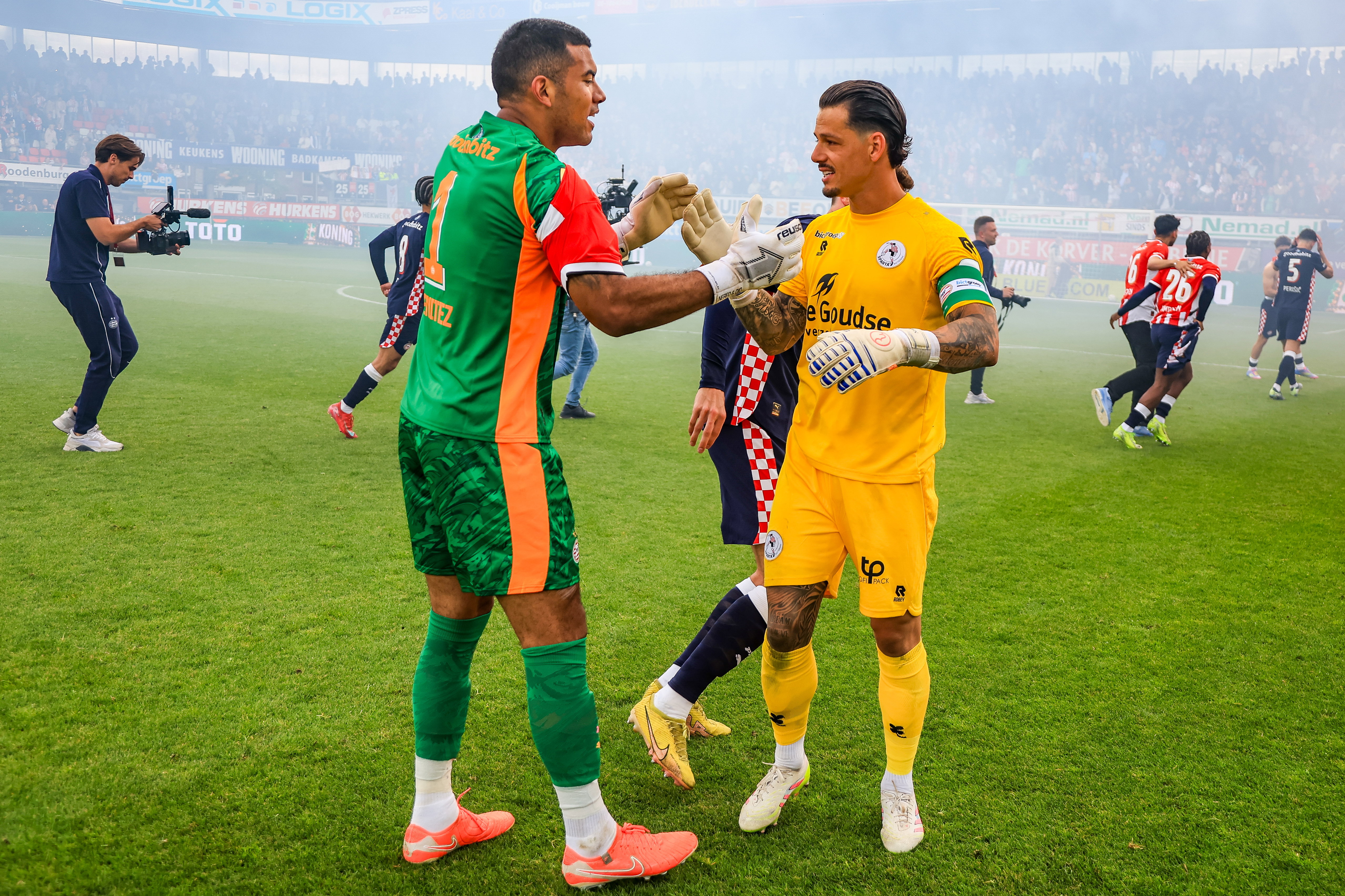 Walter Benítez en Nick Olij