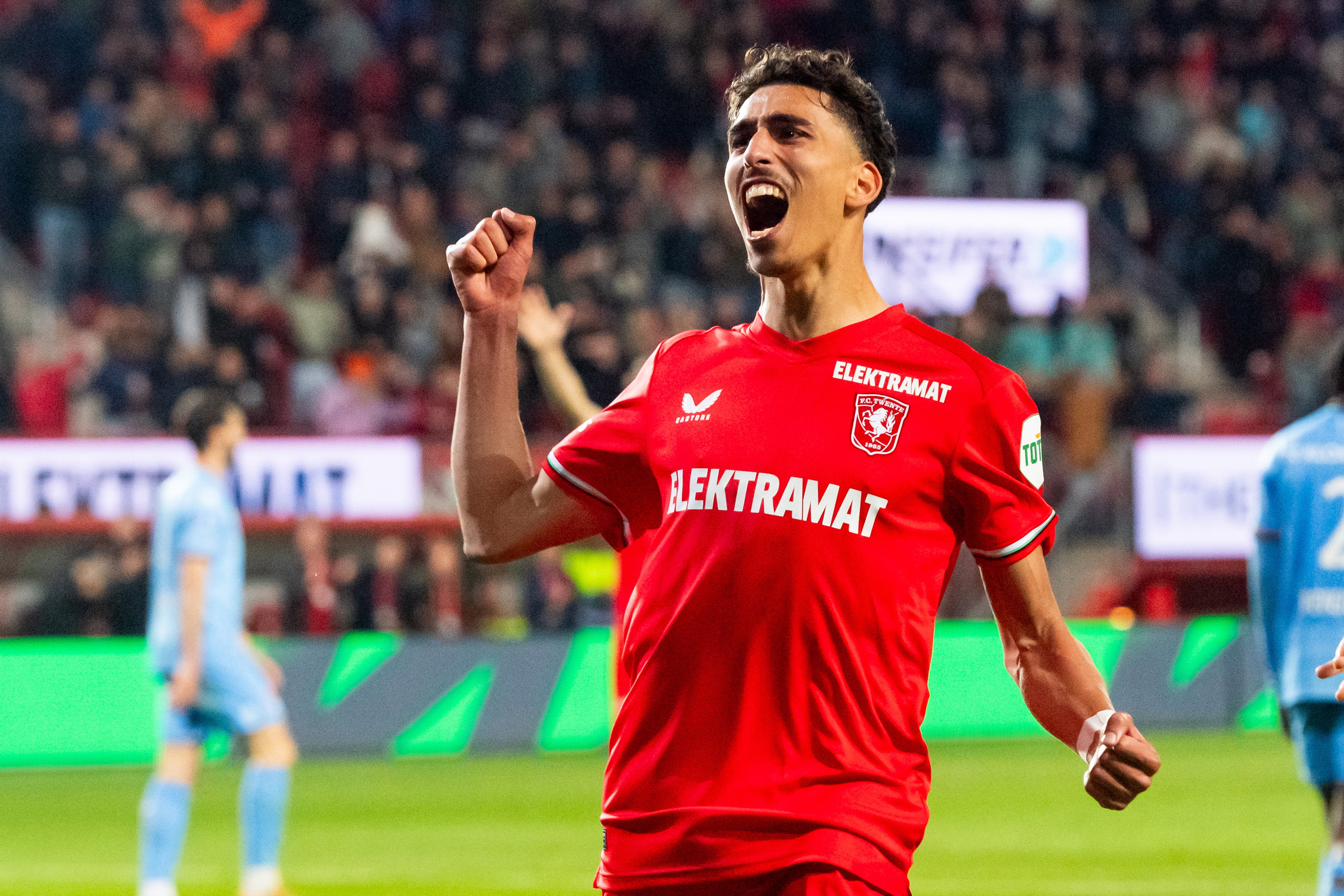 Younes Taha juicht