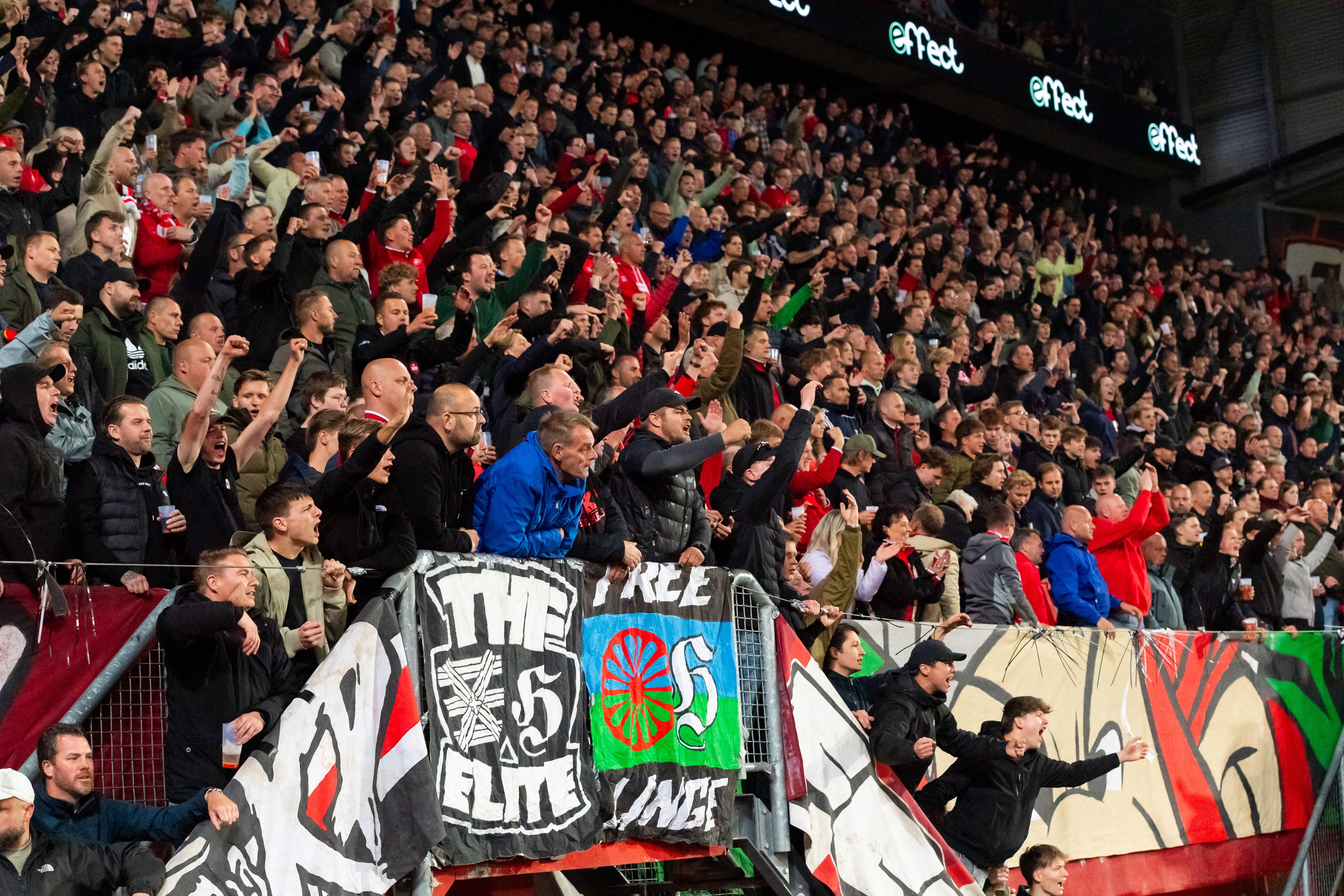 FC Twente-supporters op Vak-P