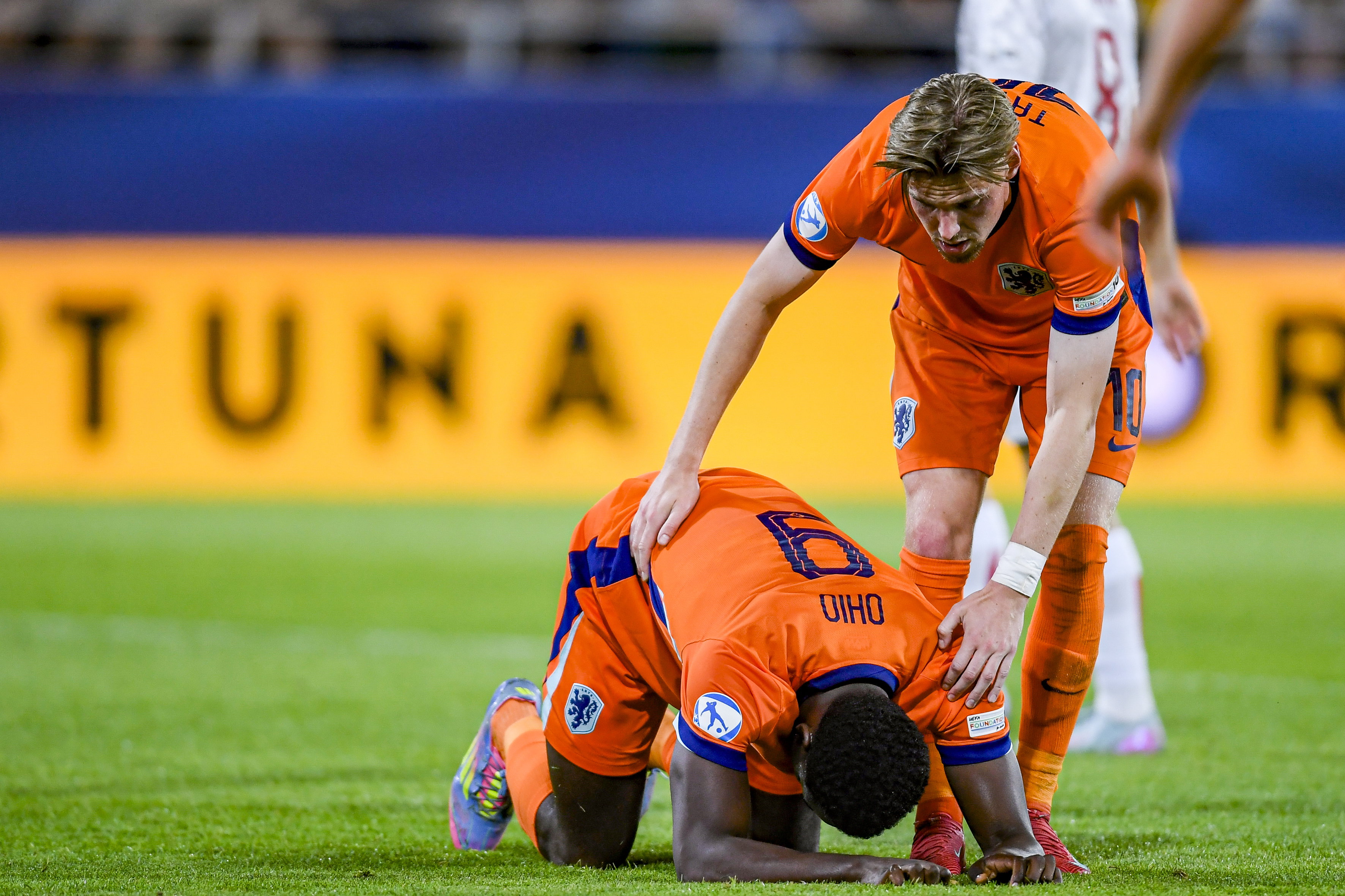 Noah Ohio baalt en Kenneth Taylor pept hem op