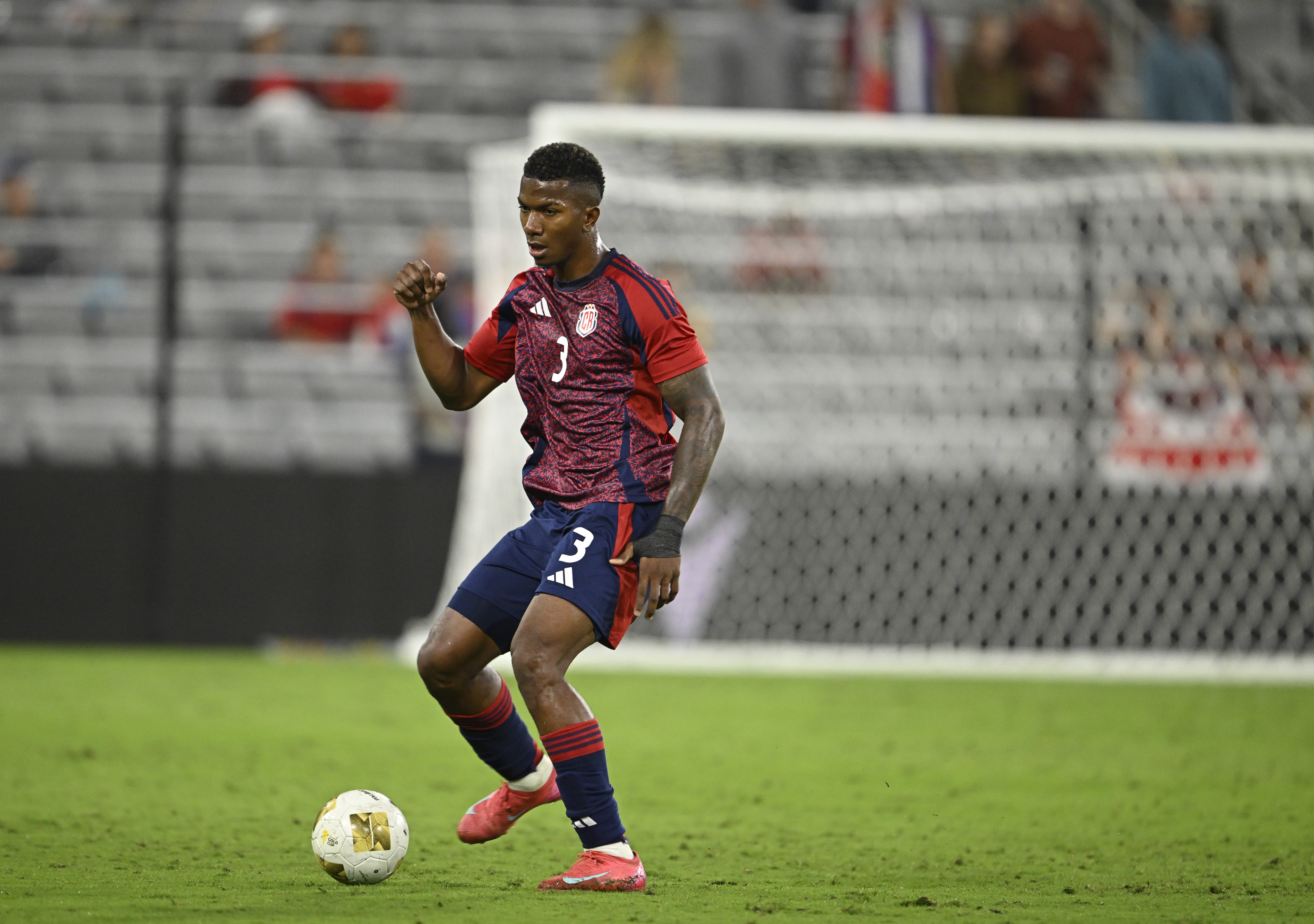 Jeyland Mitchell voor Costa Rica