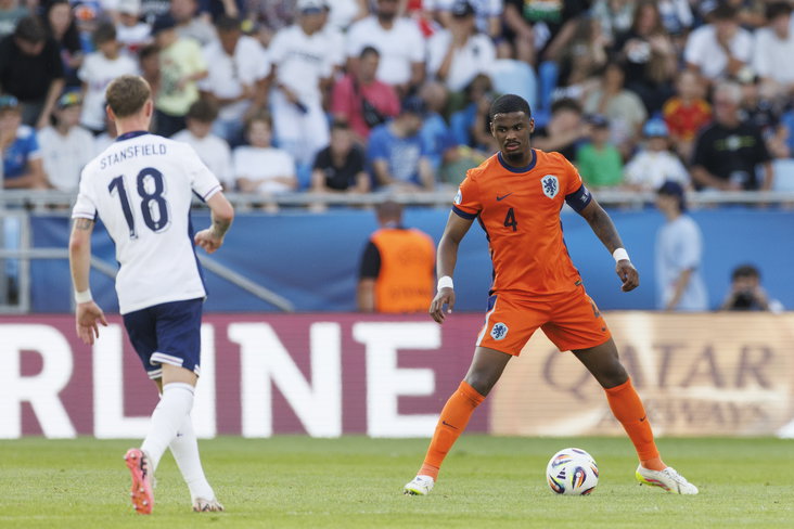 Jorrel Hato in actie voor Jong Oranje