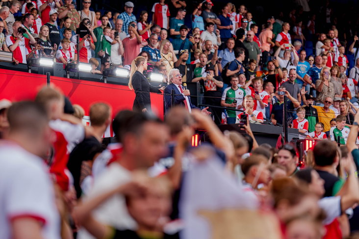 Davina Michelle en Lee Towers in De Kuip