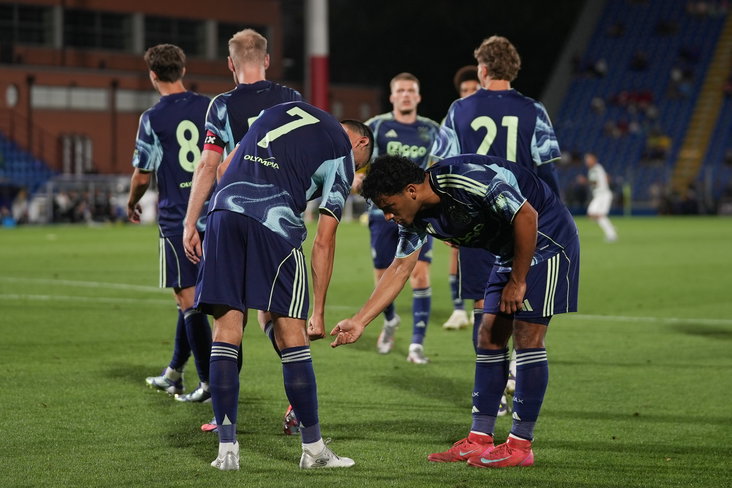 Ajax viert treffer bij Como Cup