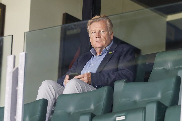 Mark Wotte op de tribune bij ADO Den Haag