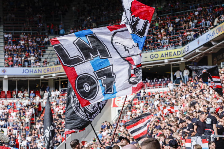Vlag van Lighttown Madness in het Philips Stadion