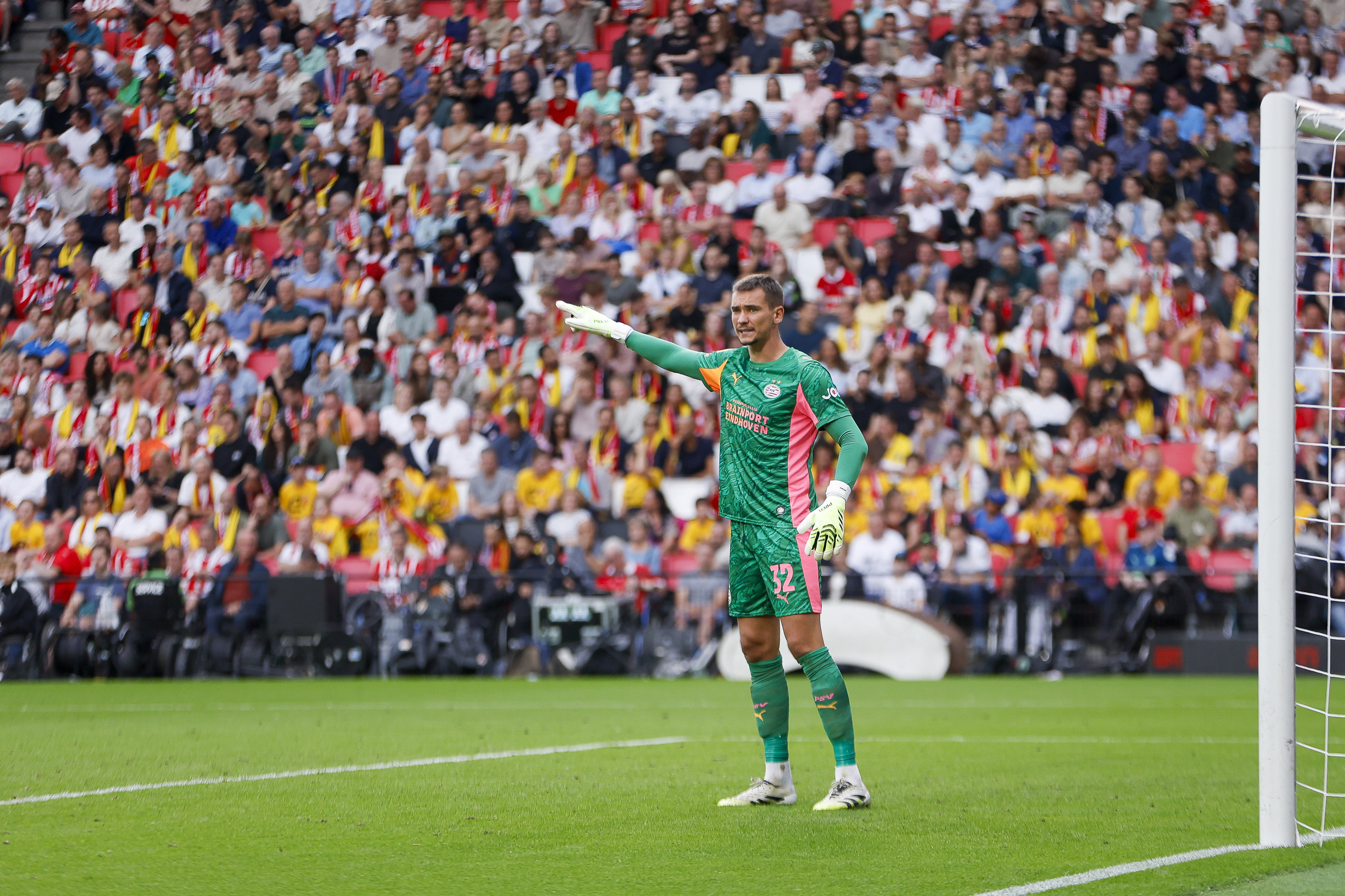 Matej Kovar tegen Go Ahead Eagles