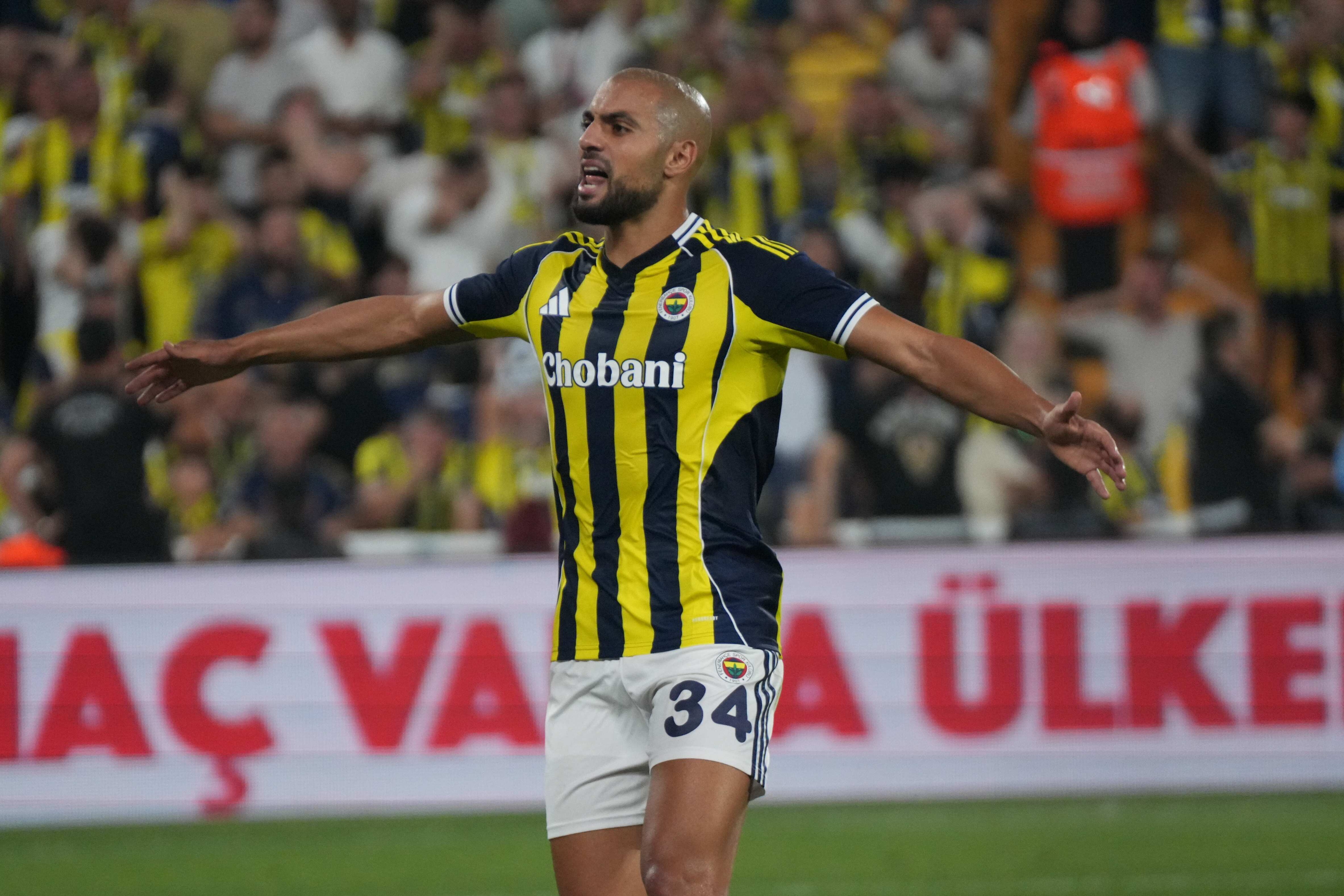 Sofyan Amrabat bij Fenerbahce