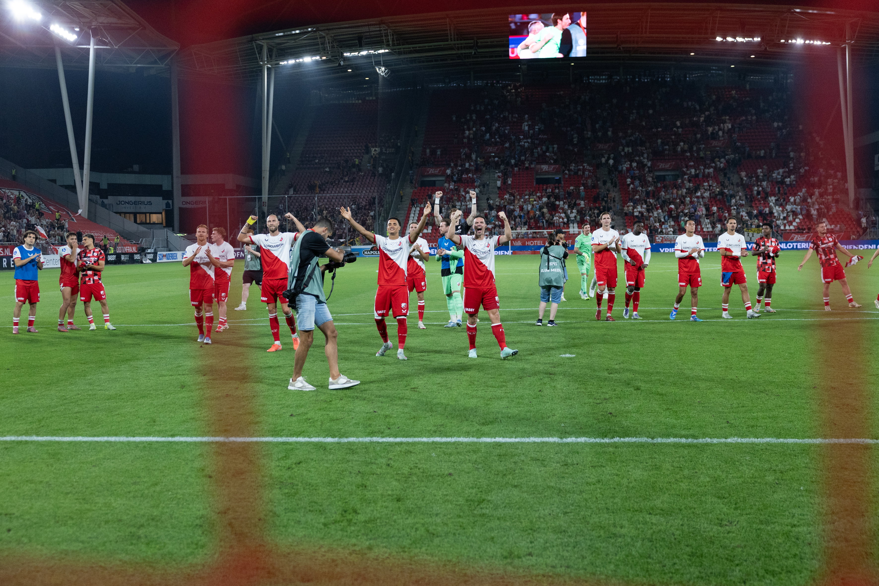 FC Utrecht viert feest na de zege op Servette FC