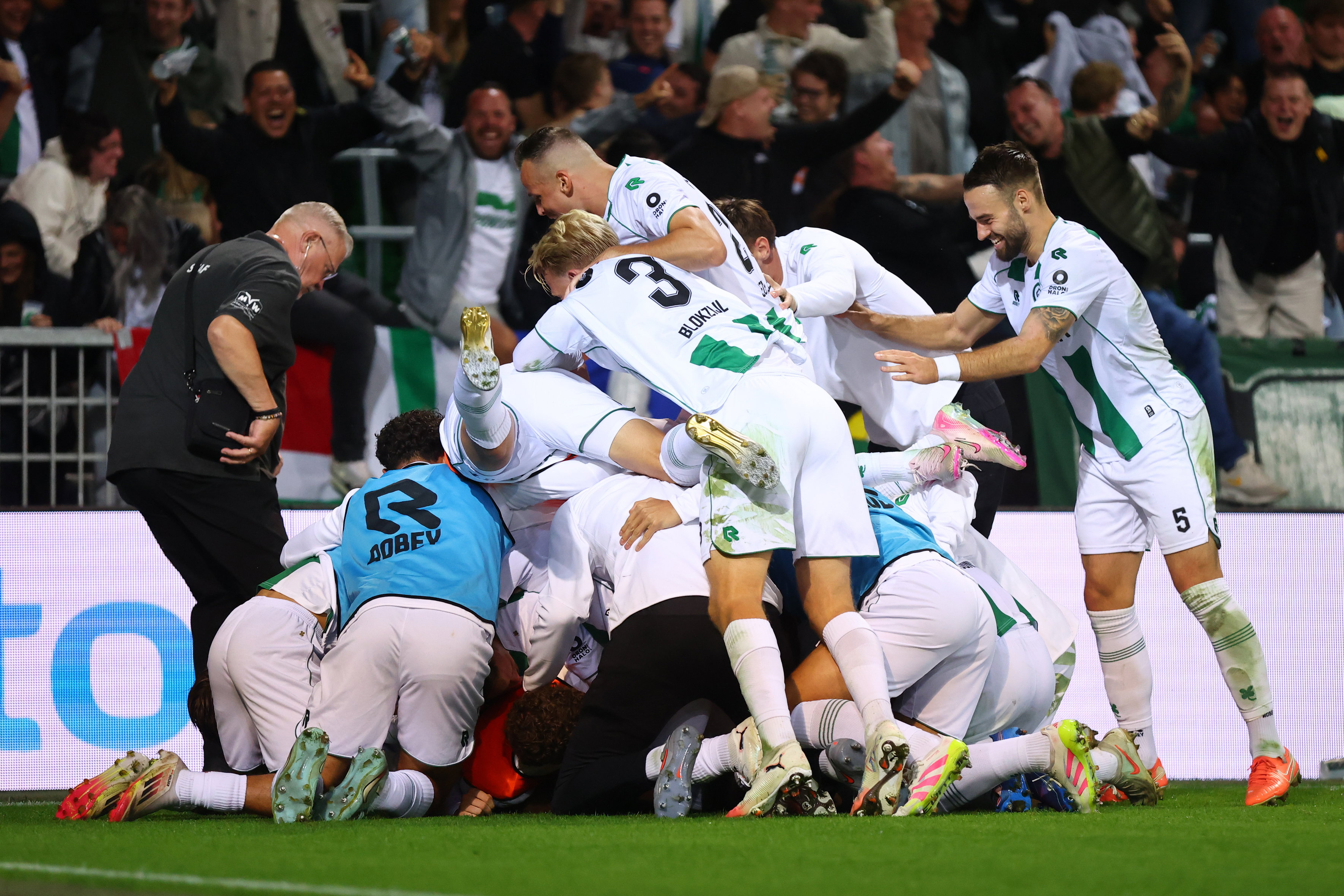 FC Groningen viert overwinning op sc Heerenveen