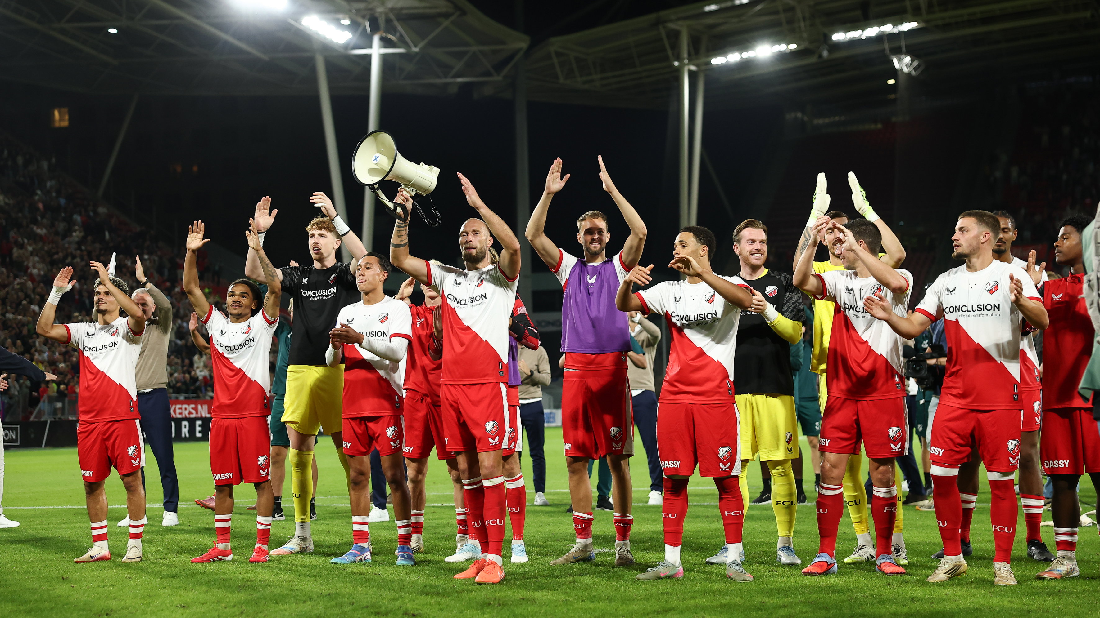 FC Utrecht viert feest met de supporters