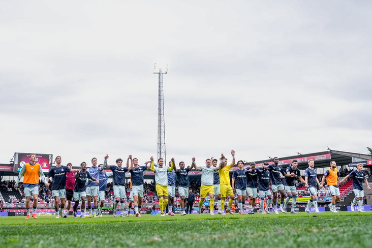 Feyenoord bedankt de meegereisde fans op Het Kasteel