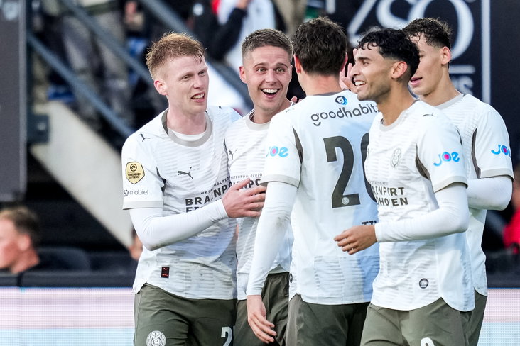 PSV viert de prachtige treffer van Joey Veerman tegen NEC