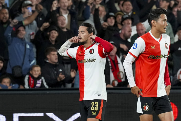 Anis Hadj Moussa scoort tegen SC Heerenveen