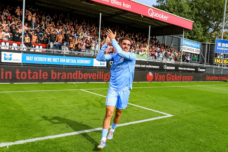 Lance Duijvestijn bedankt de Sparta-fans