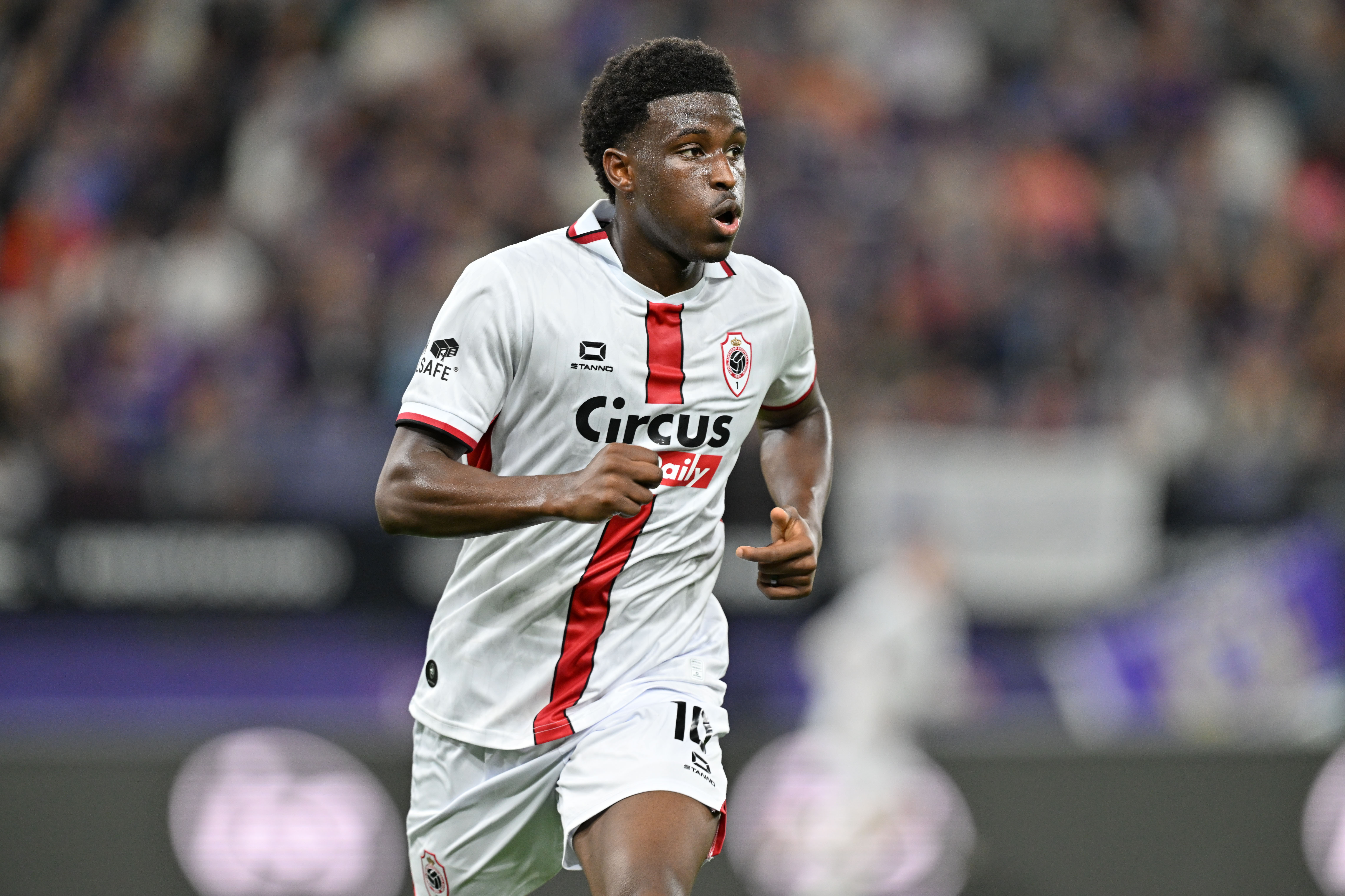 Isaac Babadi namens Royal Antwerp