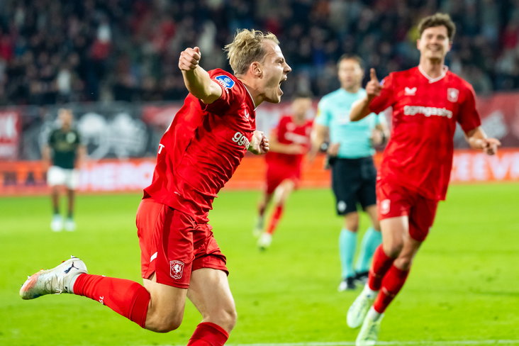 Thomas van den Belt juicht na zijn goal