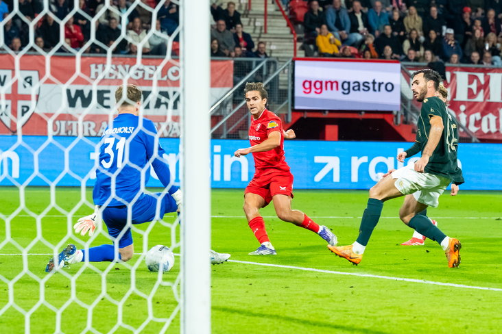 Bart van Rooij scoort de 2-0 tegen Fortuna Sittard