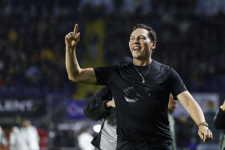 Tiësto in het nieuwe uitshirt van NAC Breda