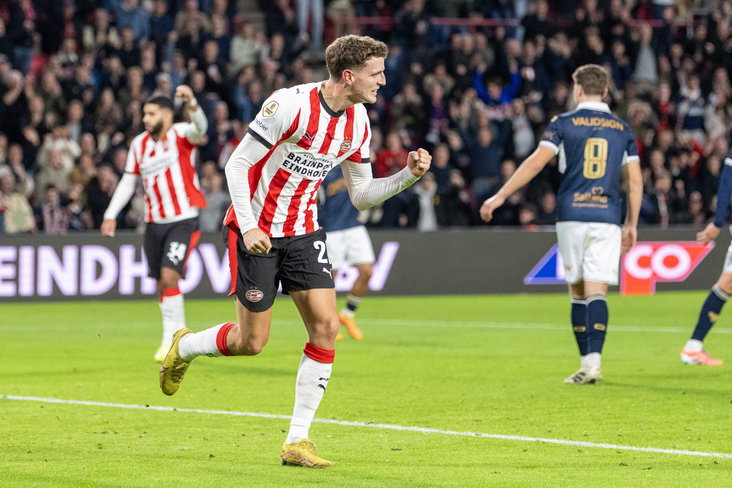 Guus Til juicht