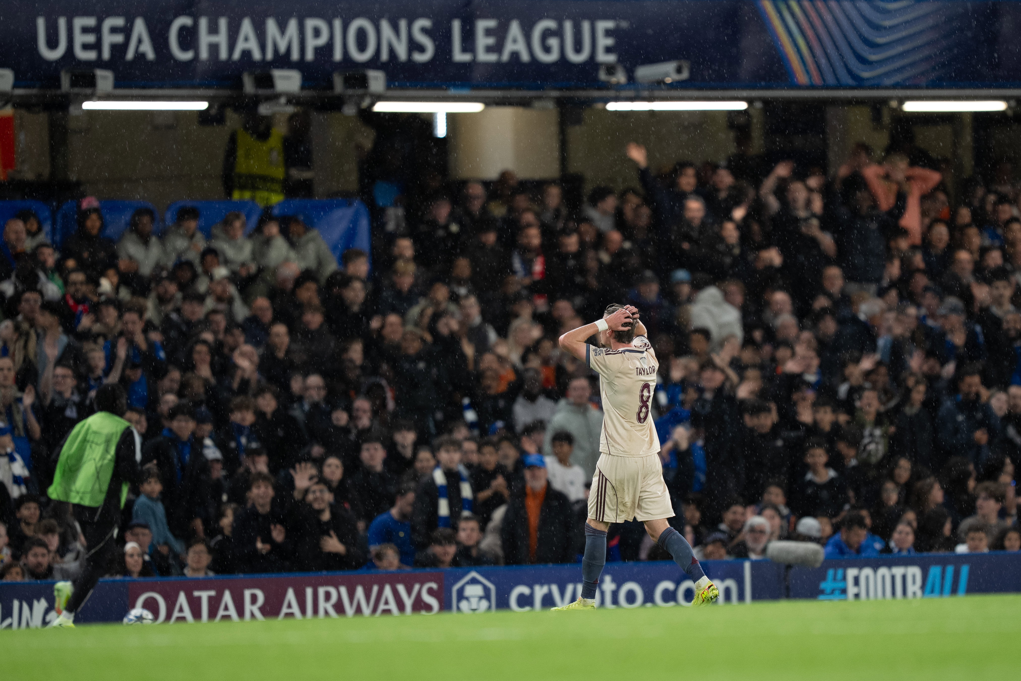 Kenneth Taylor met rood van het veld tegen Chelsea