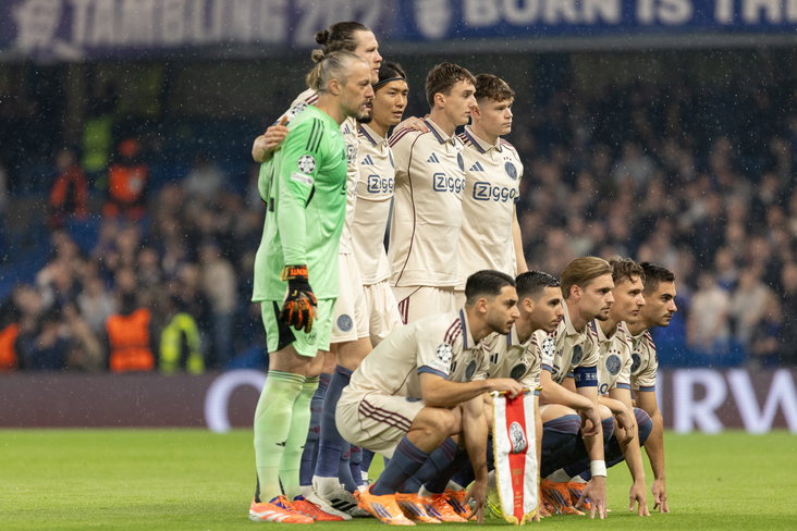 Ajax voorafgaand aan het het duel tegen Chelsea