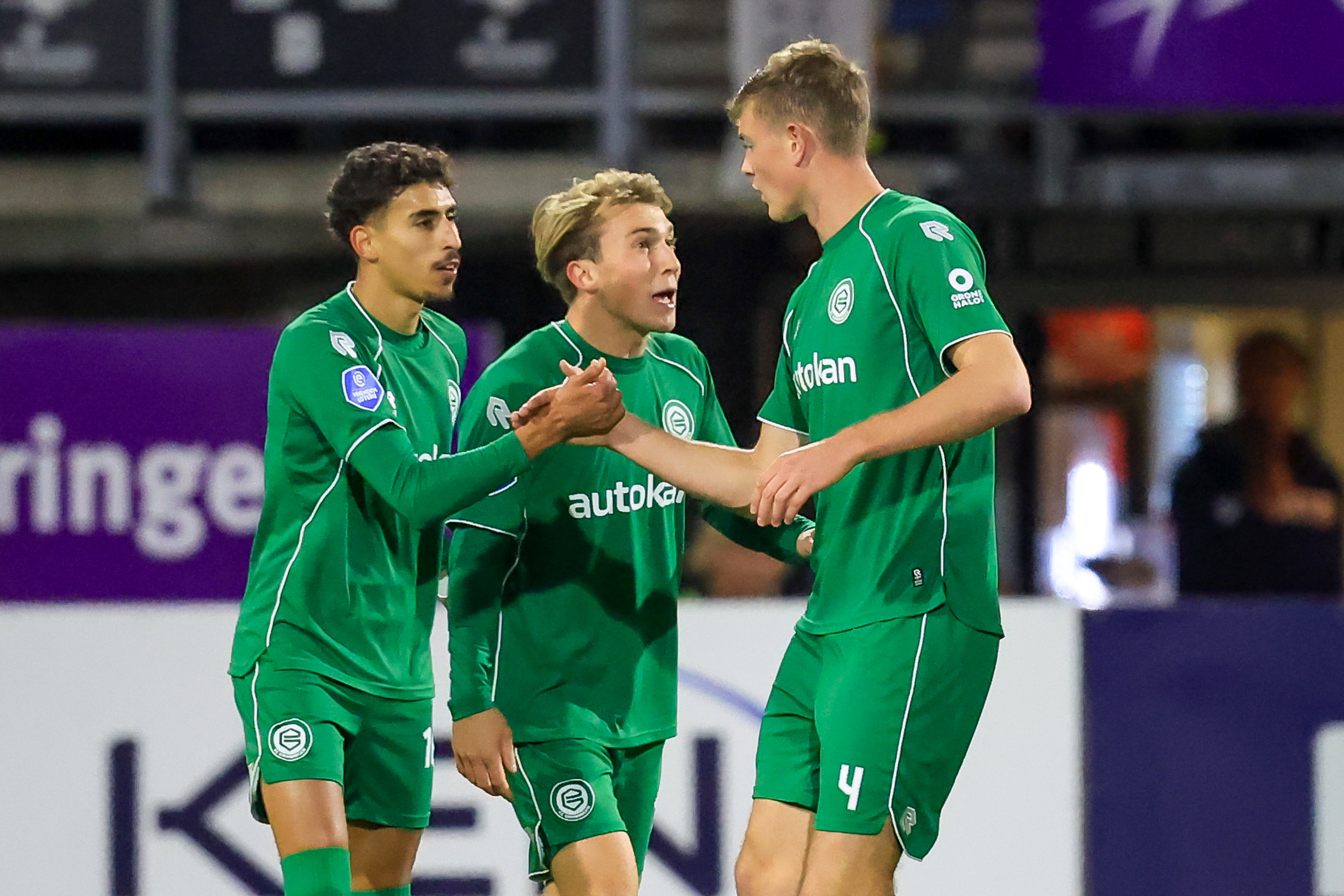FC Groningen viert de 1-1 van Younes Taha