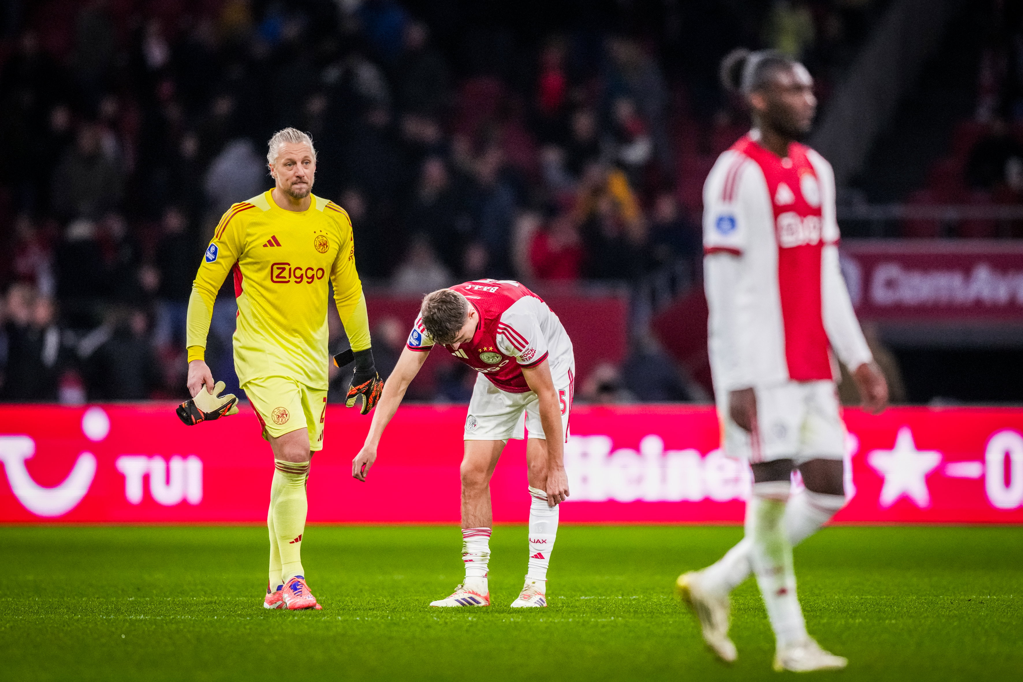 Ajacieden balen, links Remko Pasveer