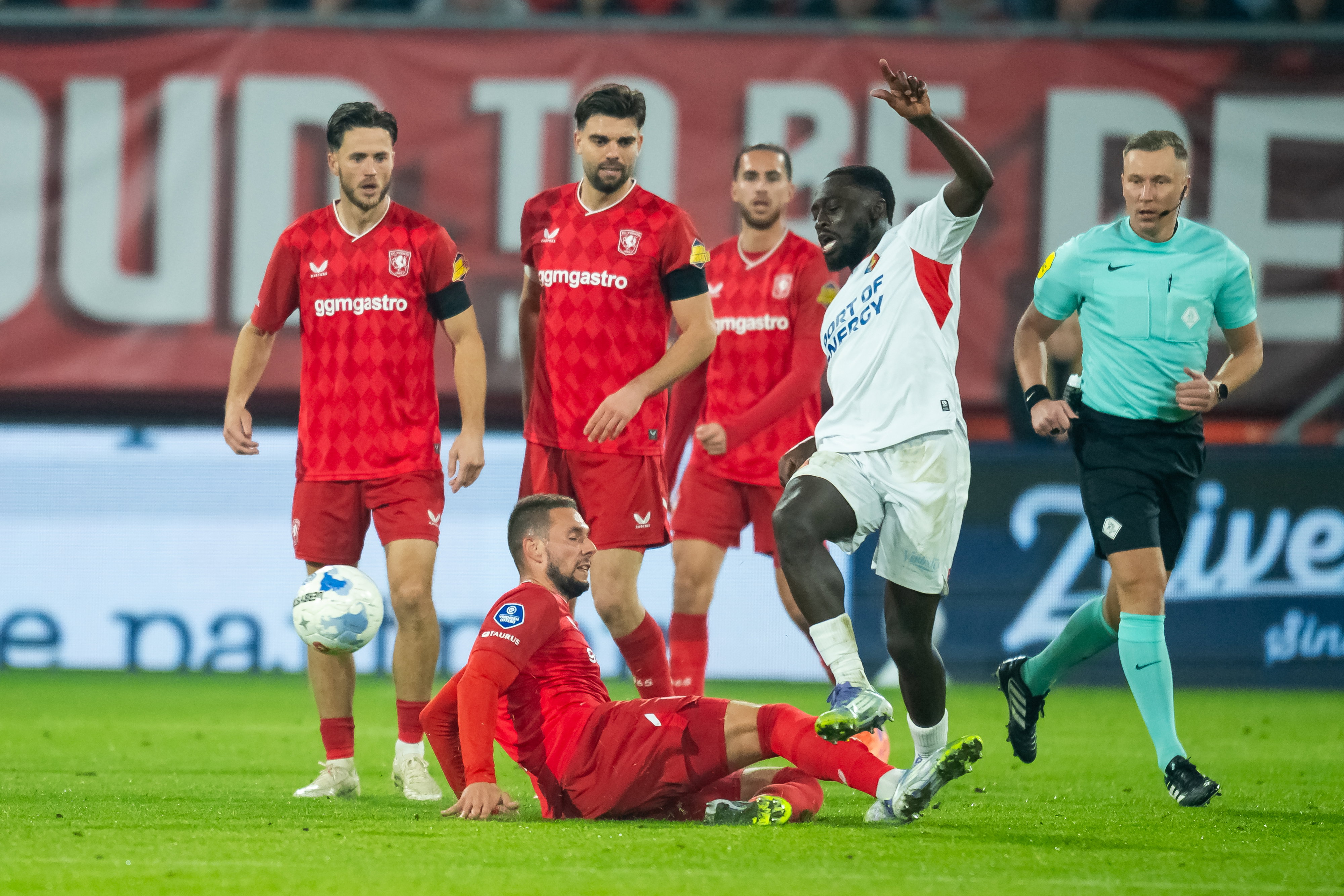 Marko Pjaca tegen Tyrone Owusu, Van Wolfswinkel, Propper en Zerrouki kijken toe