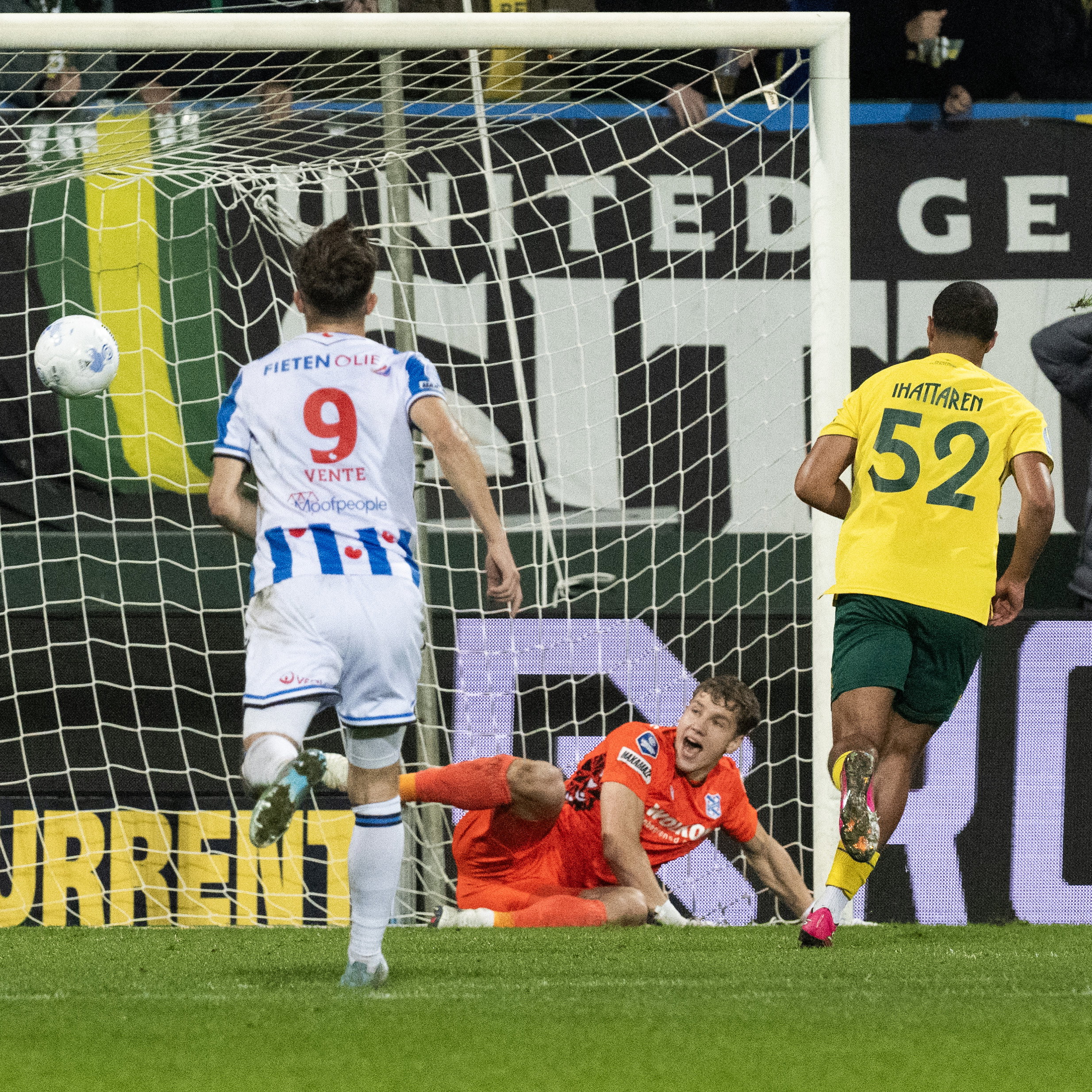 Mo Ihattaren verslaat Bernt Klaverboer