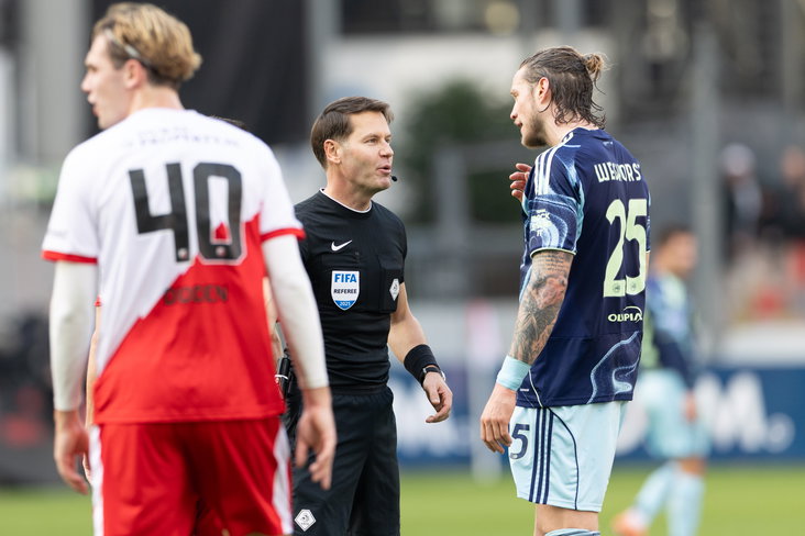 Danny Makkelie en Wout Weghorst