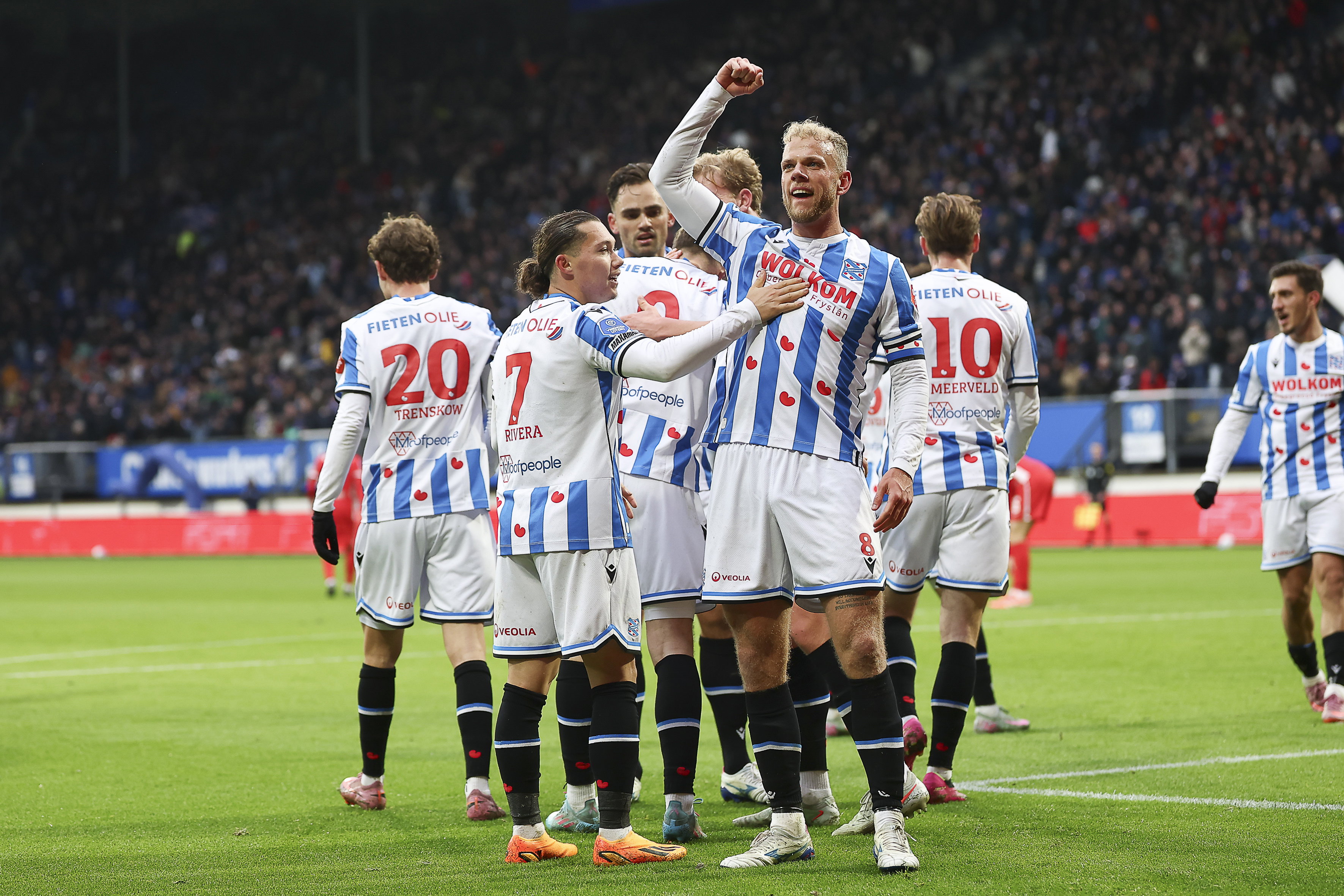 Luuk Brouwers juicht na zijn goal