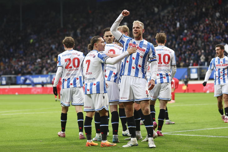 Luuk Brouwers juicht na zijn goal