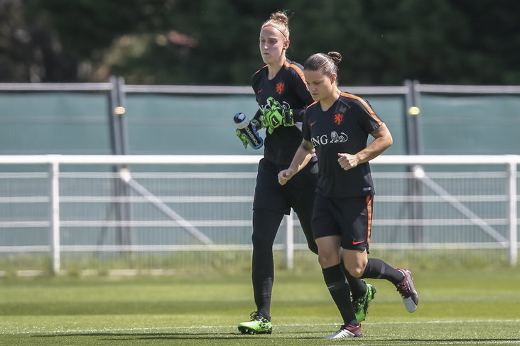 Sari van Veenendaal en Sherida Spitse in 2019