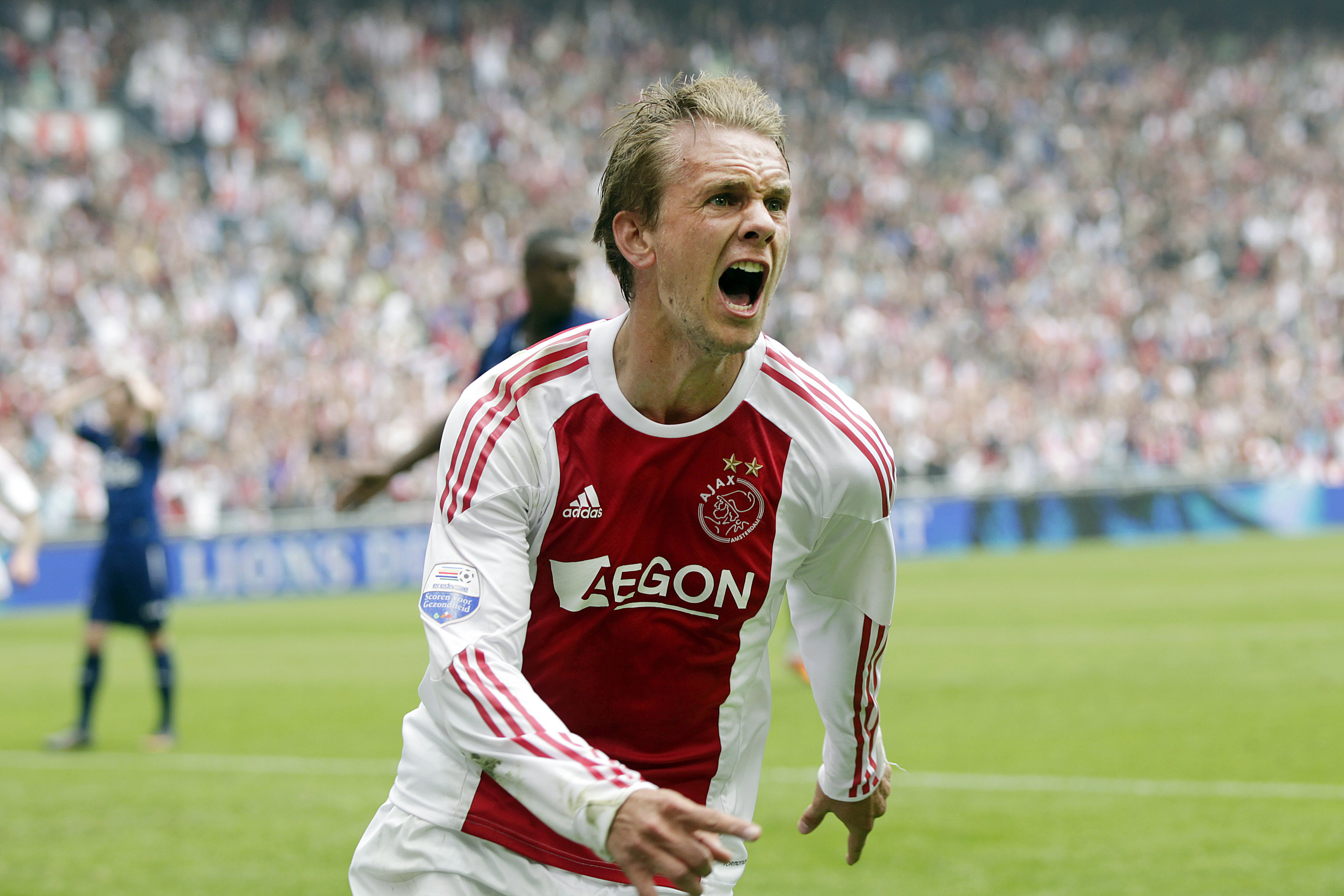 Siem de Jong scoort in de kampioenswedstrijd tegen FC Twente