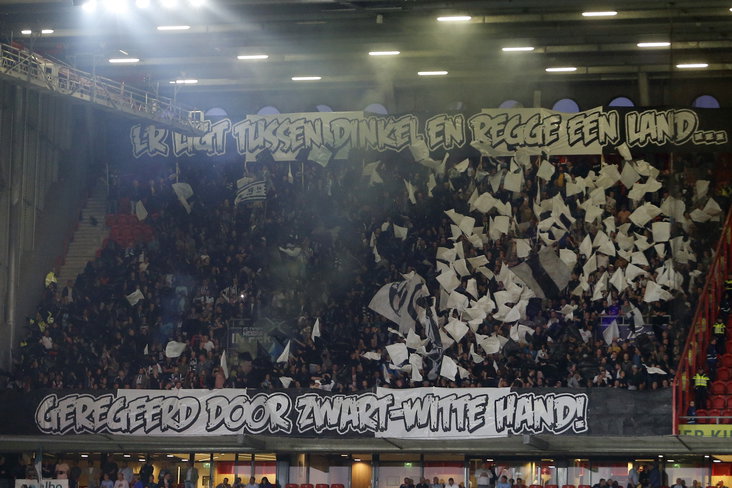 Heracles-supporters in het uitvak bij FC Twente