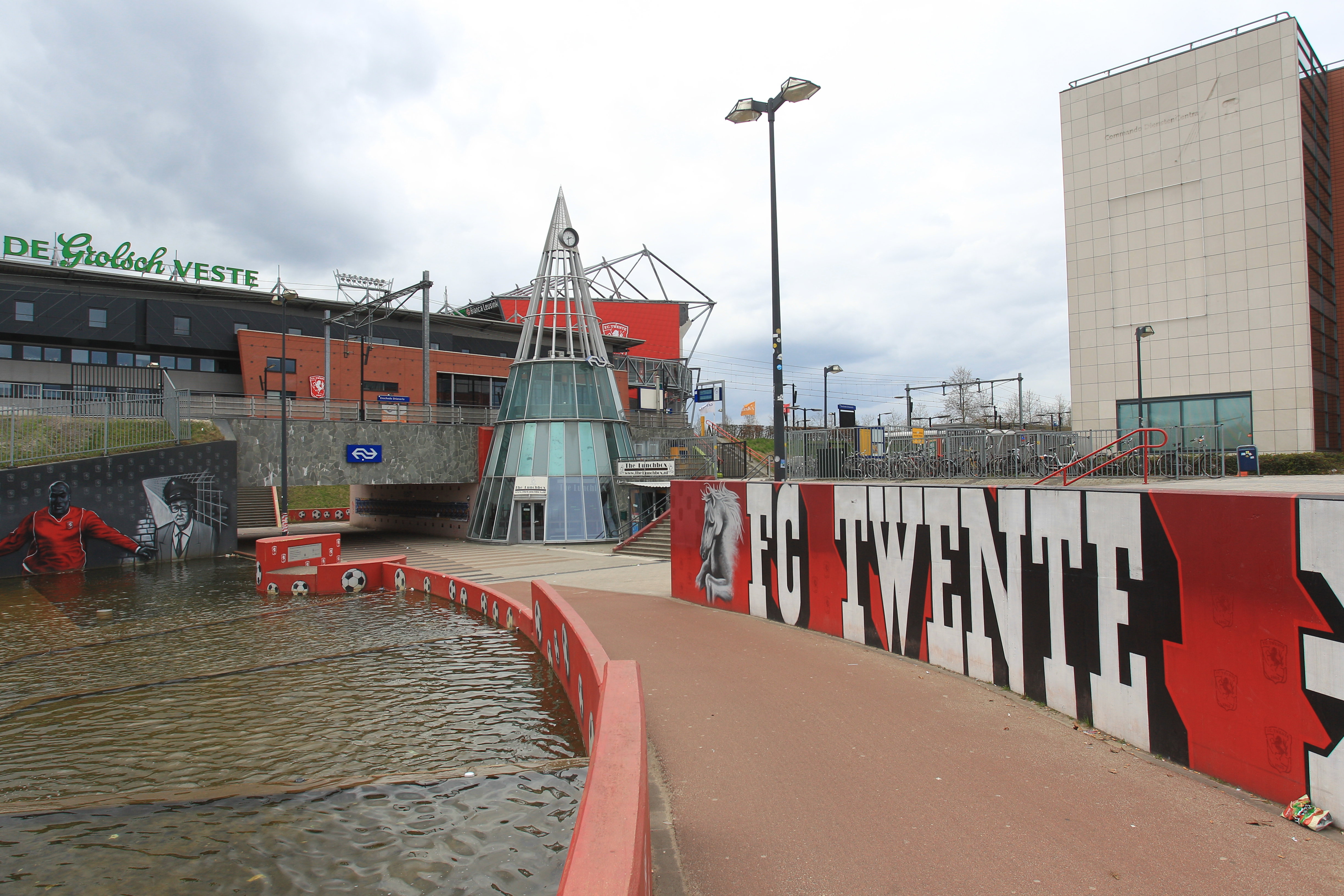Het station bij De Grolsch Veste
