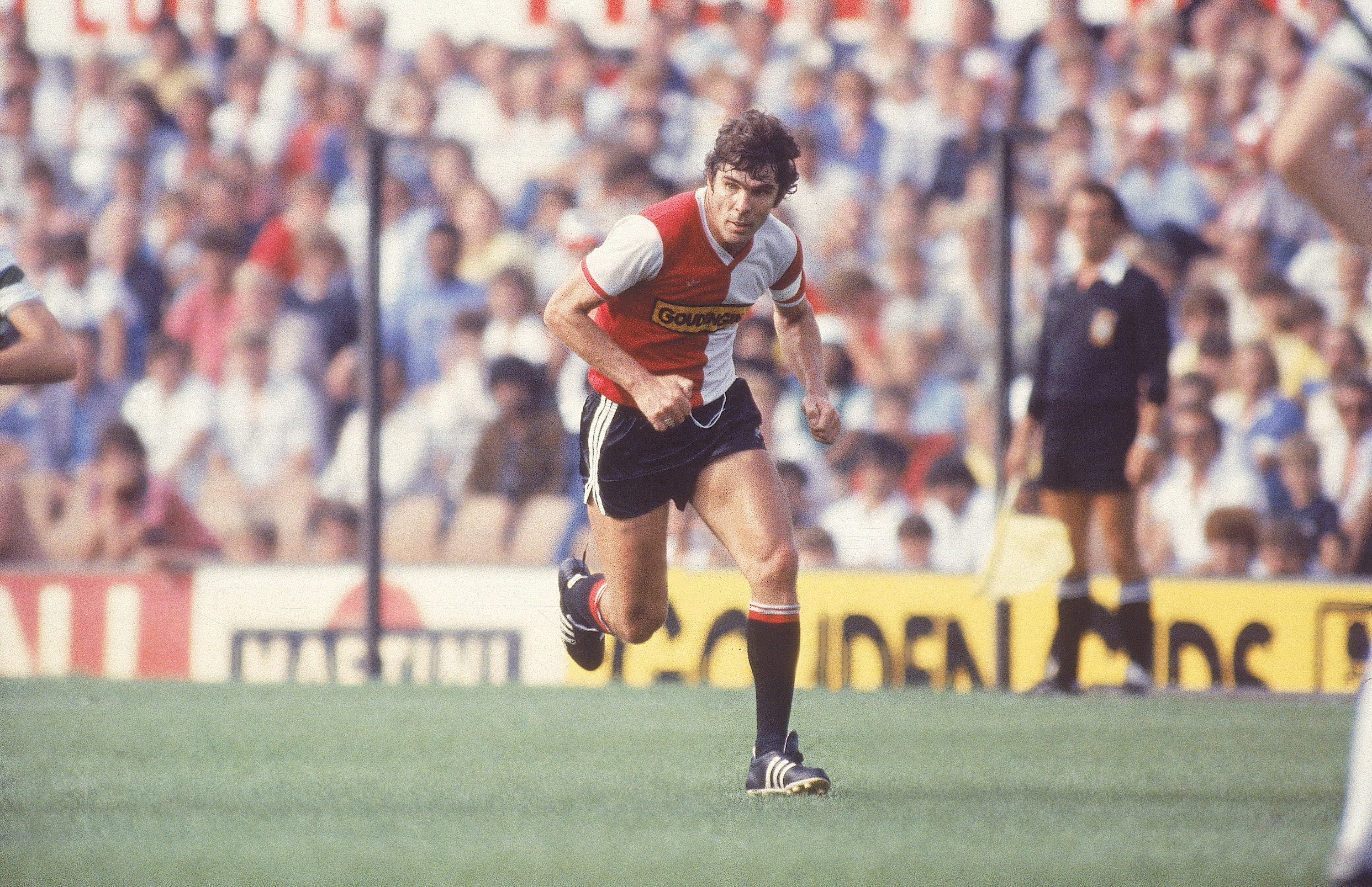 Willem van Hanegem in actie namens Feyenoord (1982/1983)