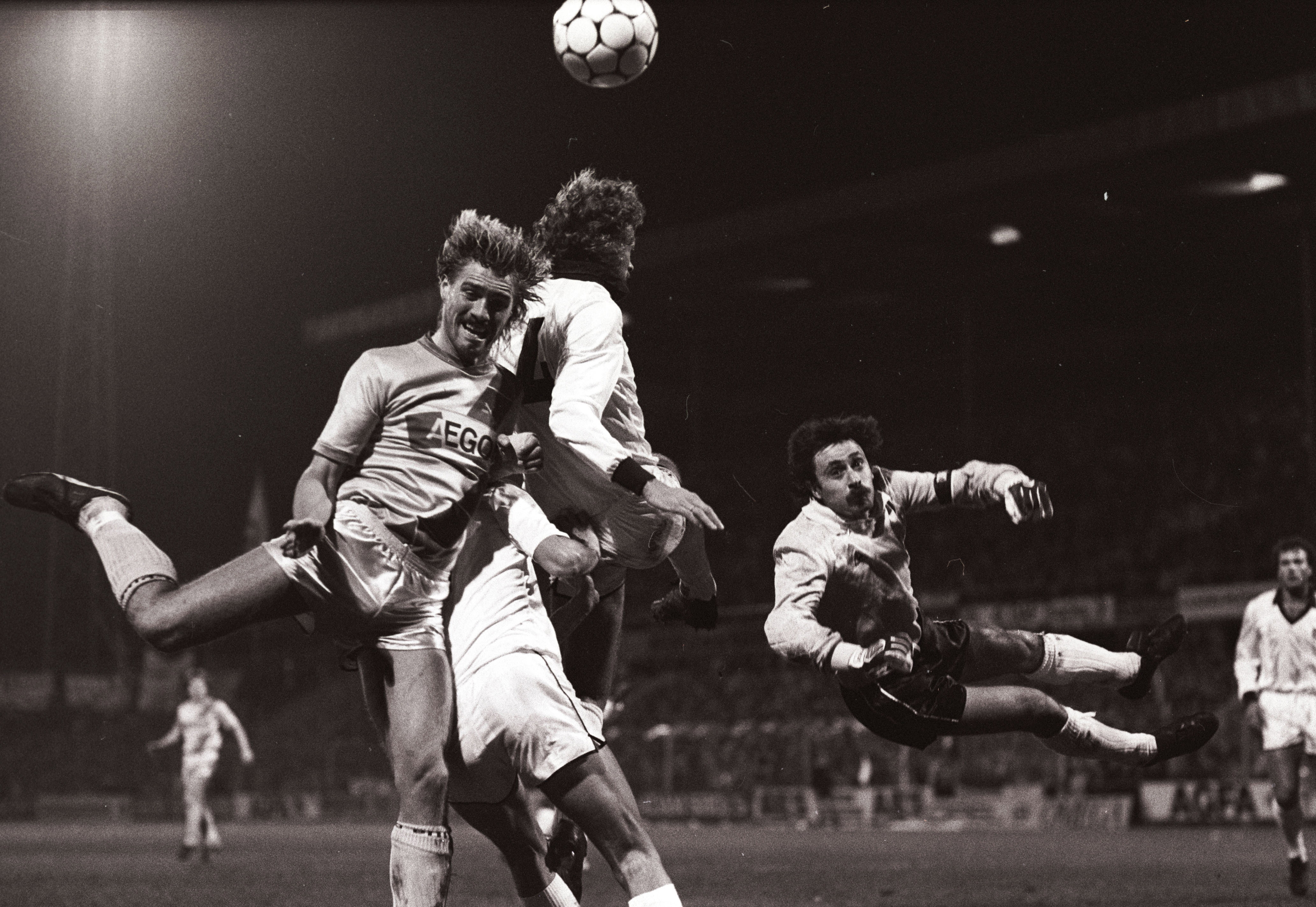 John de Wolf in actie tegen Vitoria Guimaraes