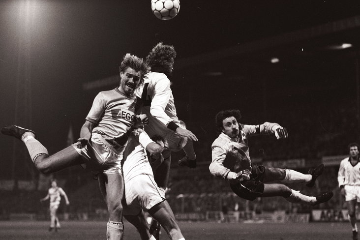 John de Wolf in actie tegen Vitoria Guimaraes
