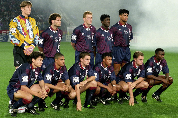 Champions League AC Milan - Ajax 0-2. Elftalfoto teamfoto: Edwin van der Sar , Danny Blnd , Peter van Vossen , Clarence Seedorf . Voor : Jari Litmanen , Michael Reiziger , Ronald de Boer , Edgar Davids, Frank de Boer en Finidi George.