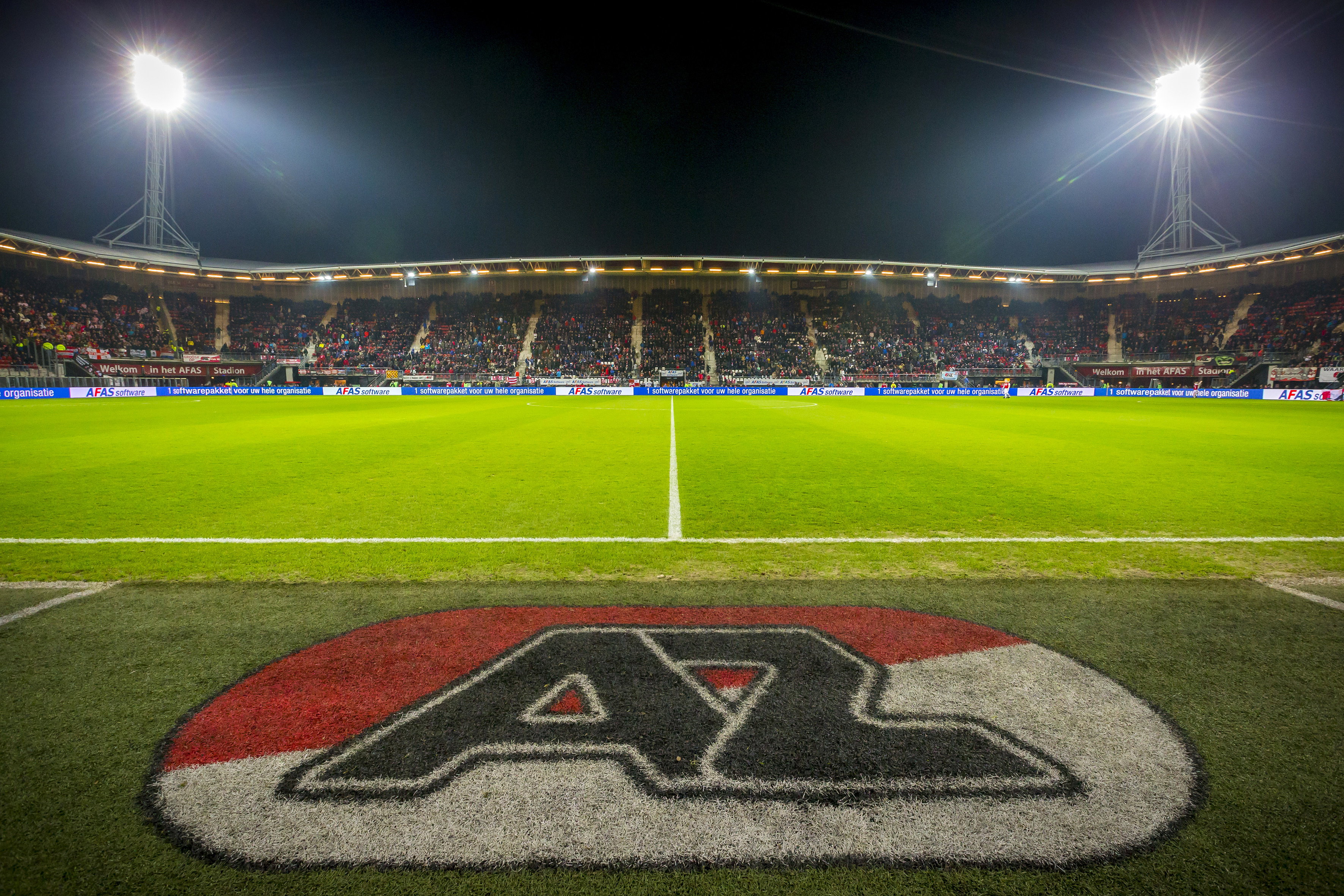 Het logo van AZ in het stadion