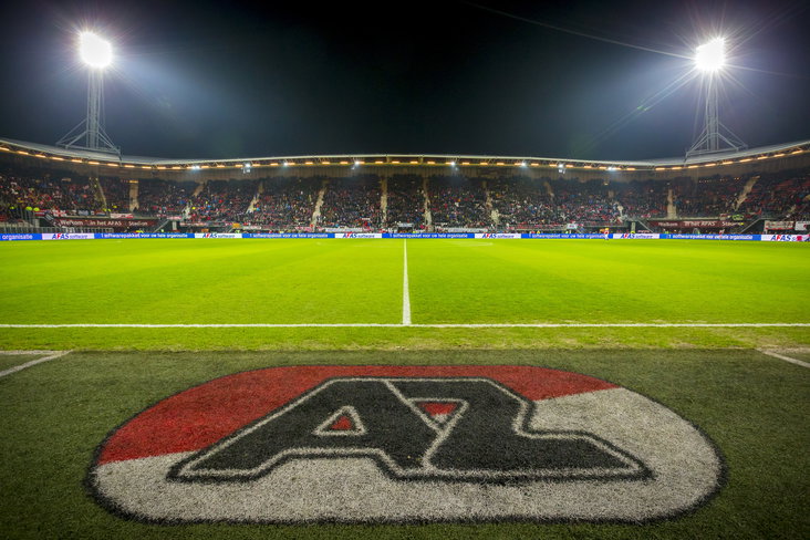 Het logo van AZ in het stadion