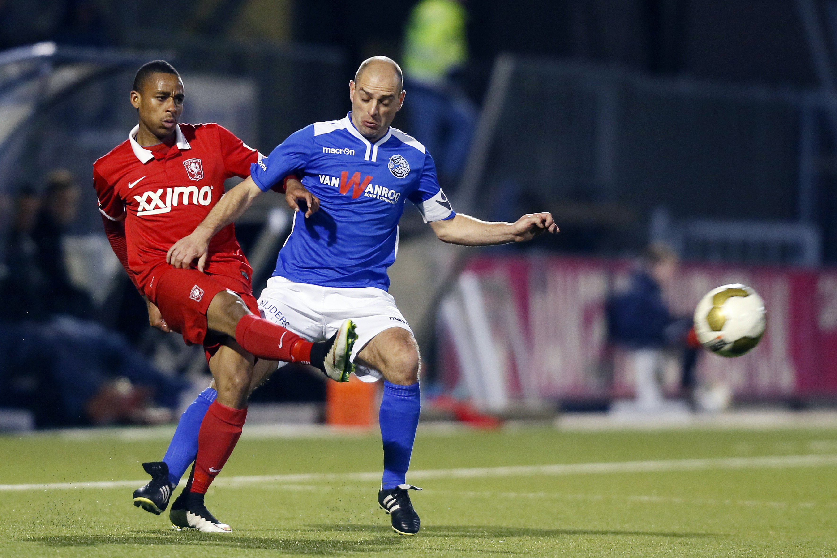 Nana Ntuli in dienst van FC Twente
