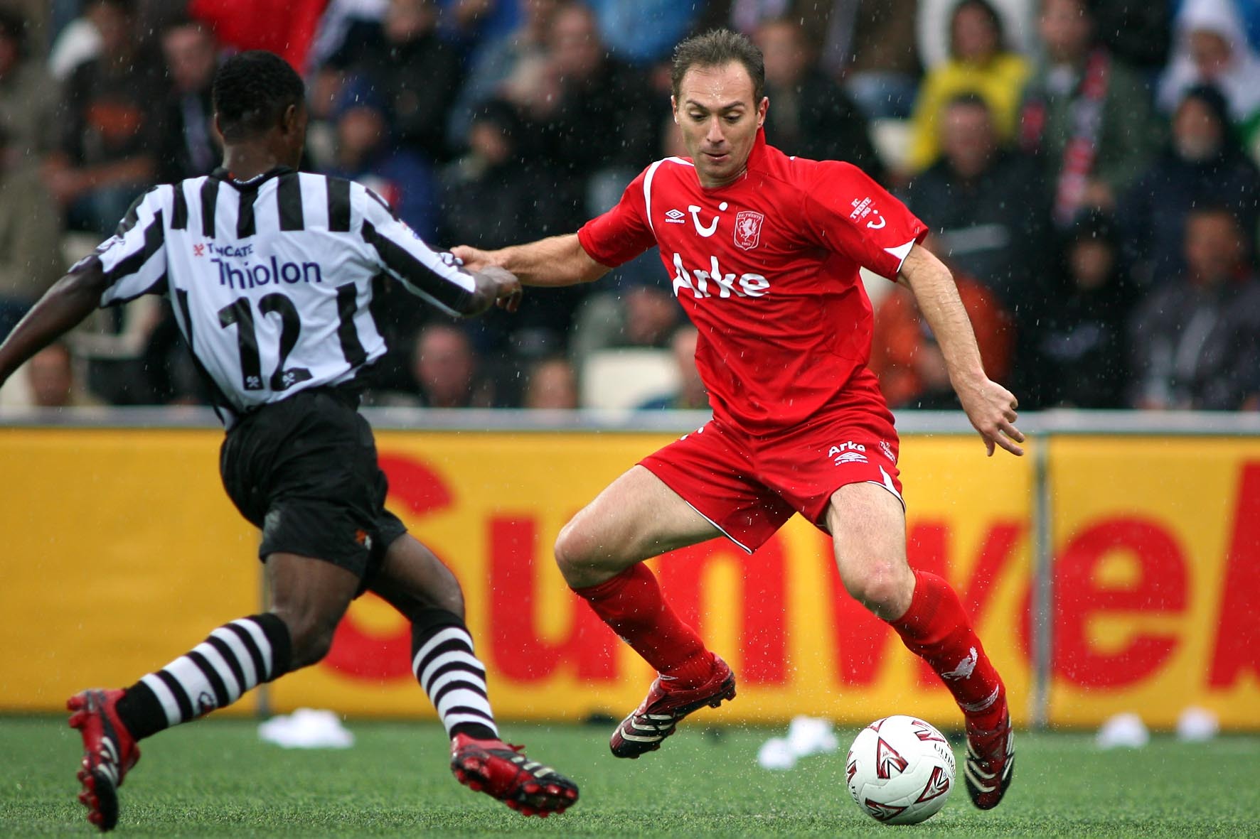 Giorgi Gakhokidze in actie voor FC Twente