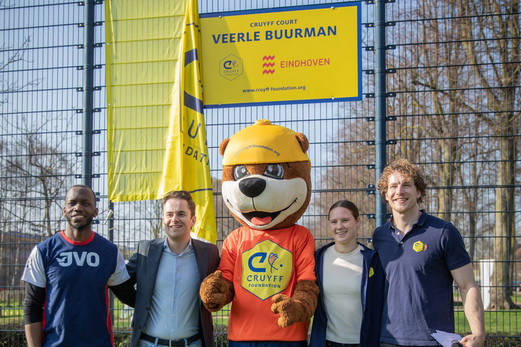 Veerle Buurman opent haar Cruyff Court in Eindhoven