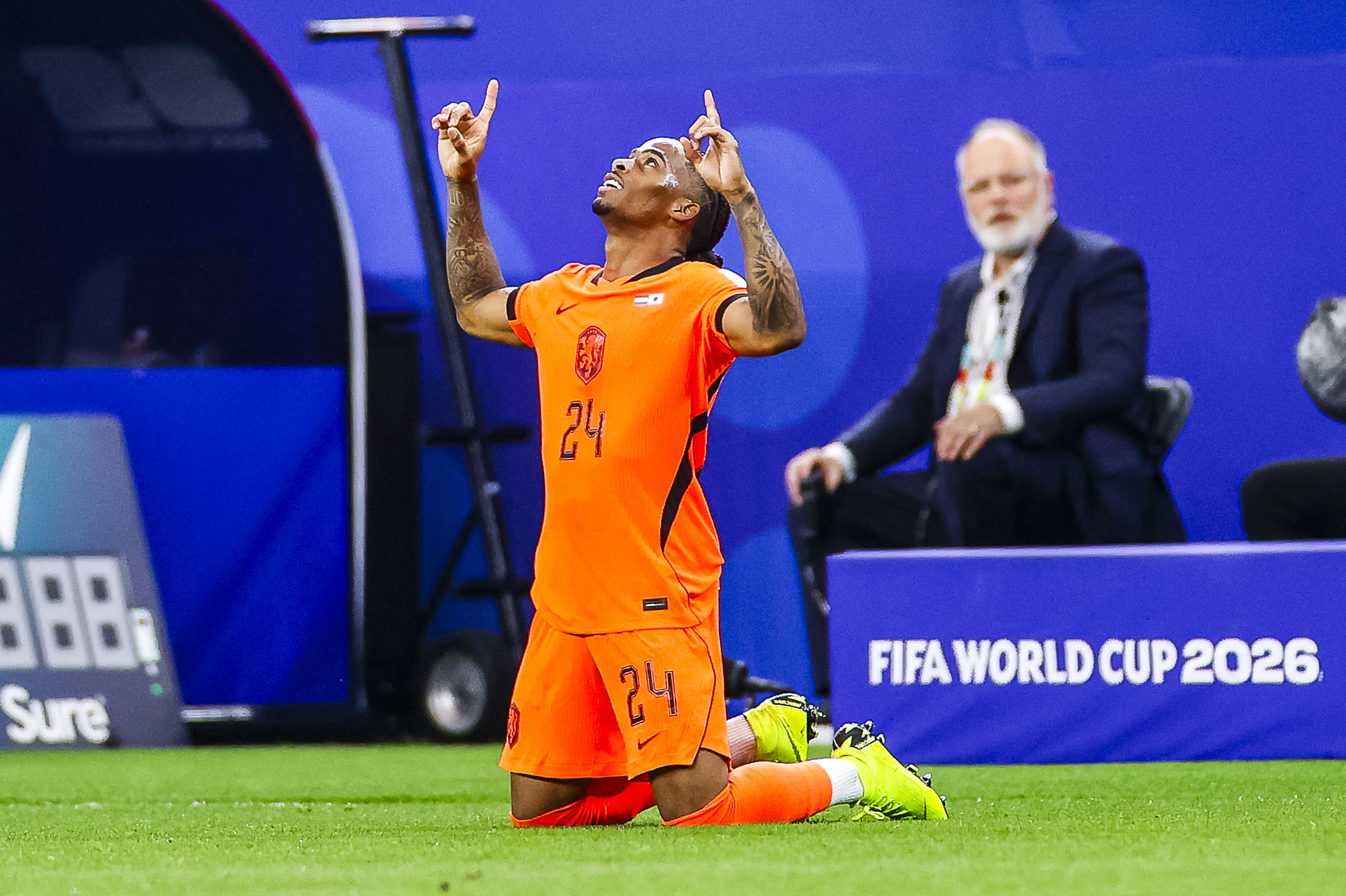 Crysencio Summerville viert zijn goal tegen Japan