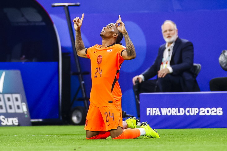 Crysencio Summerville viert zijn goal tegen Japan
