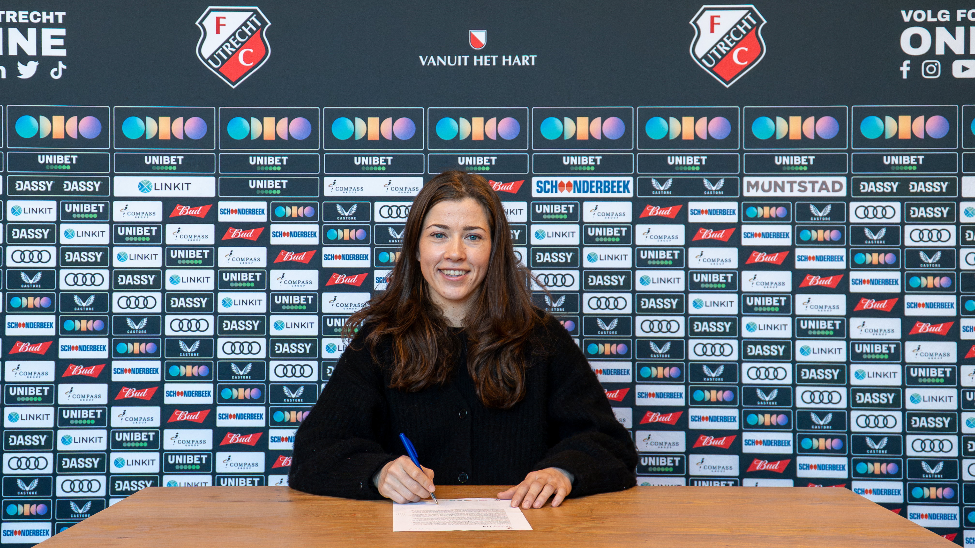 Nurija van Schoonhoven verlengt haar contract bij FC Utrecht