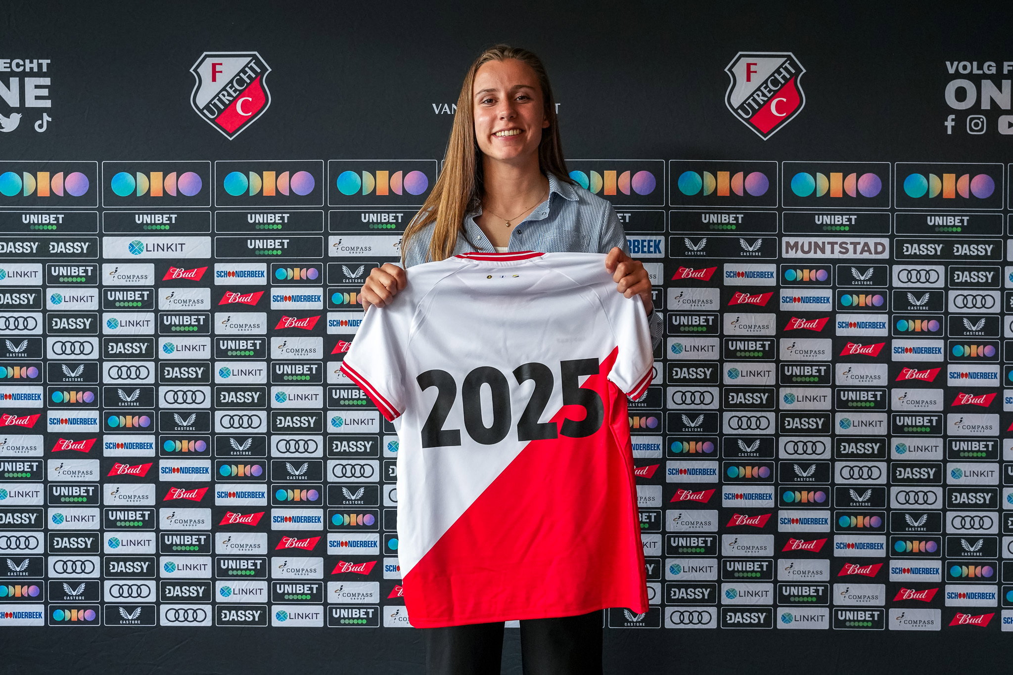 Sophie Cobussen blijft langer bij FC Utrecht